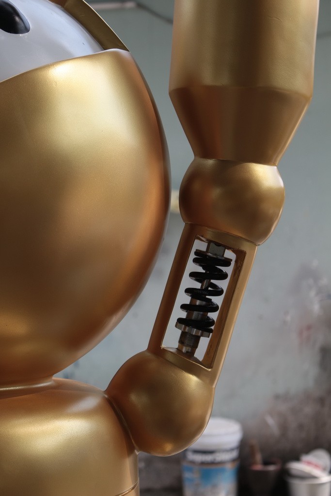 golden robot 005