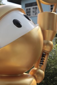 golden robot 015