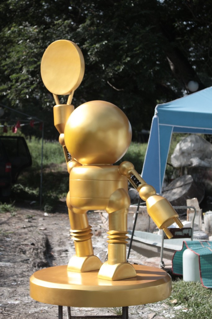golden robot 020