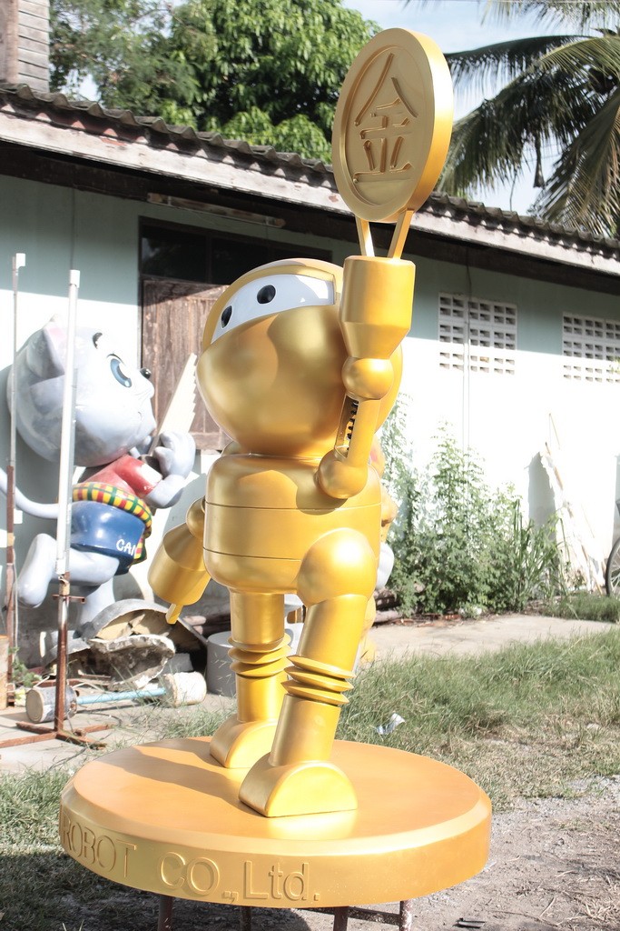 golden robot 027