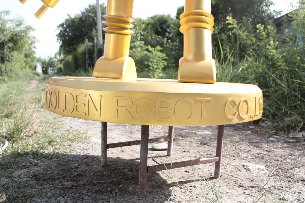 golden robot 032