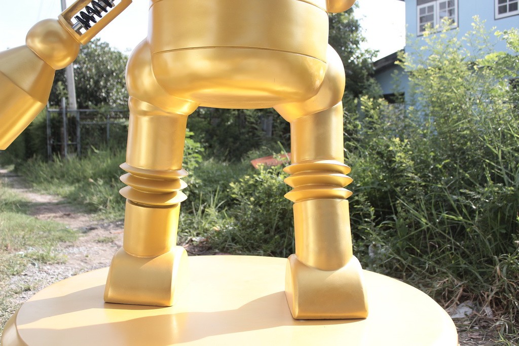 golden robot 033