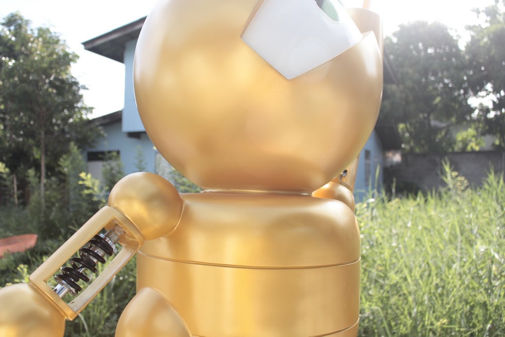 golden robot 035