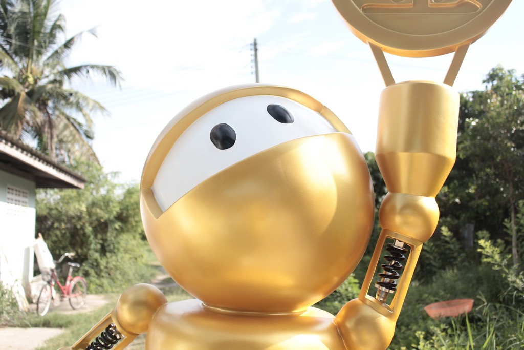 golden robot 036