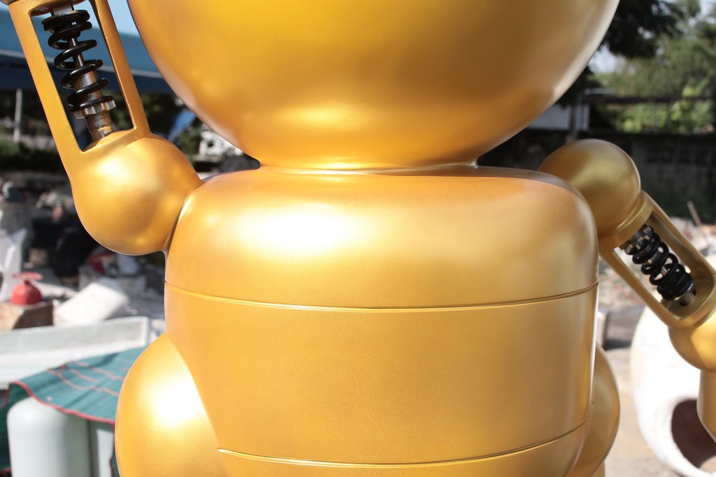 golden robot 045