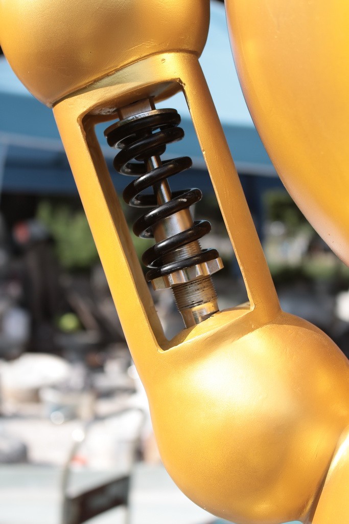 golden robot 048