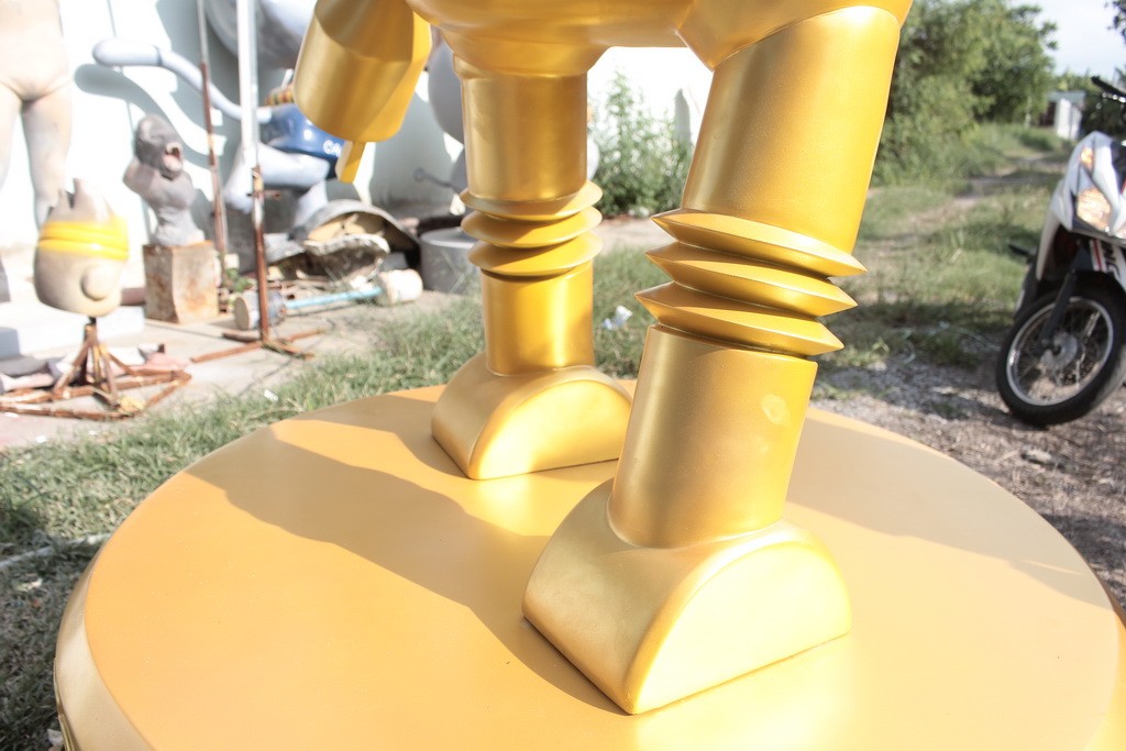 golden robot 051